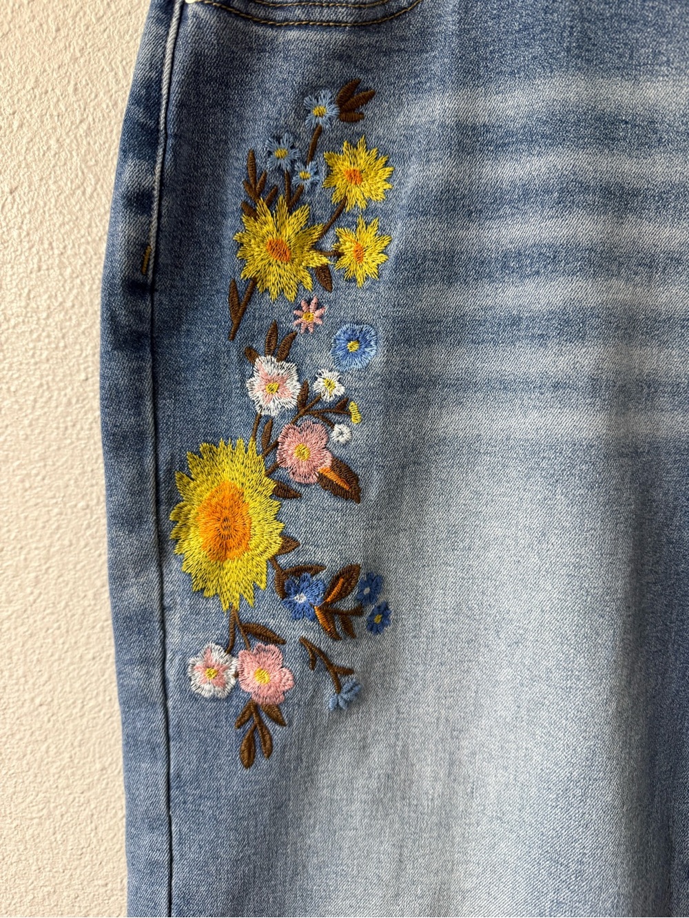 Flamingals Embroidered Floral Denim Jeans with Stretch XL (12/14) - Picture 3 of 6